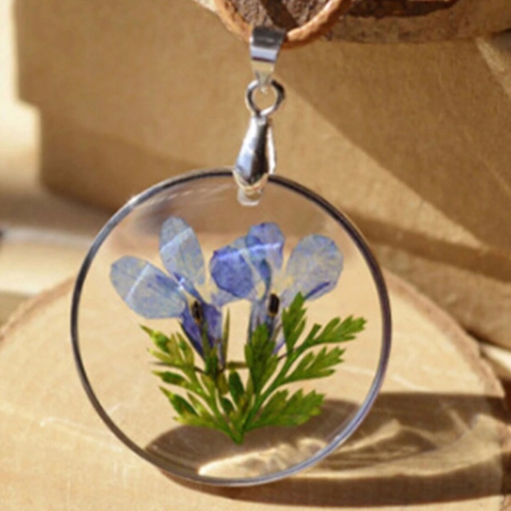 Pressed flower necklace 🌺